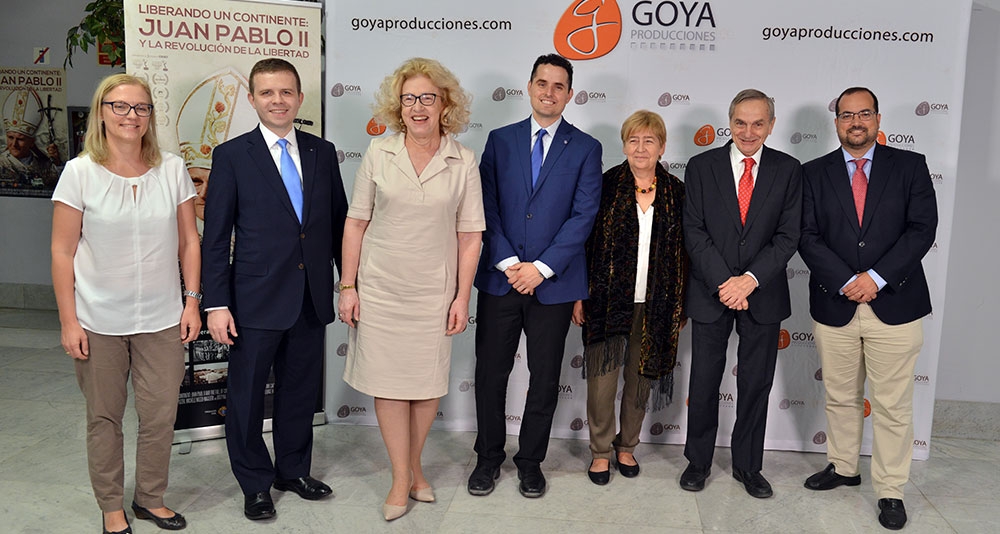 Juan Pablo II emociona en la Premiere de 'Liberando un Continente'