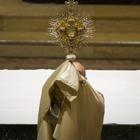 El Arzobispo de Madrid preside esta noche la primera Vigilia de oración mensual con los jóvenes en la Catedral