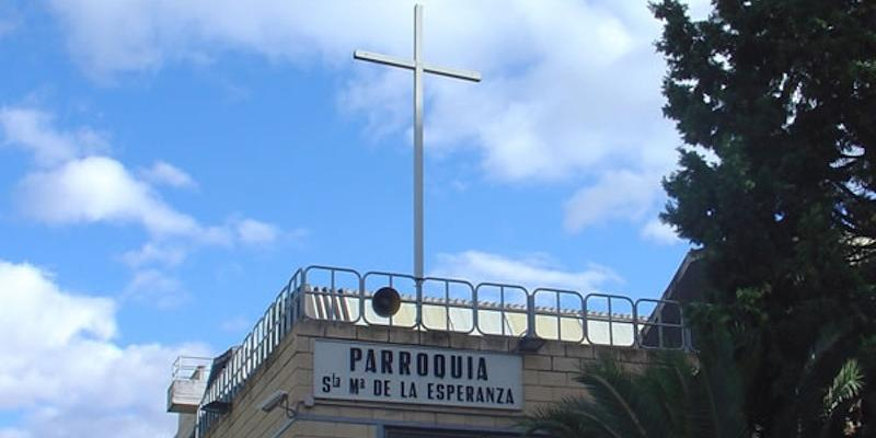 Alumnos del colegio Valdeluz reciben el sacramento de la Confirmación en Santa María de la Esperanza