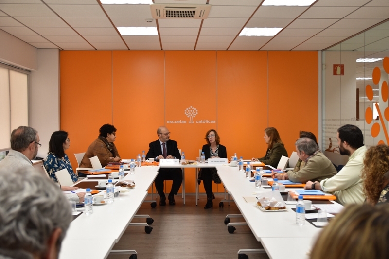 Carmen Bieger, directora de la Fundación ATRESMEDIA: «El libro de comunicación para centros de Escuelas Católicas es un regalo»