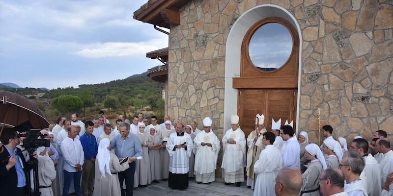 La comunidad de la Conversión celebra la dedicación de su iglesia de la Reconciliación, expresión visible de uno de los pilares de su misión y su carisma