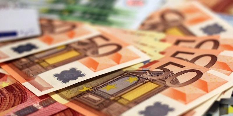 Pedro José Gómez Serrano imparte una charla sobre religión y economía en la capilla universitaria de Somosaguas