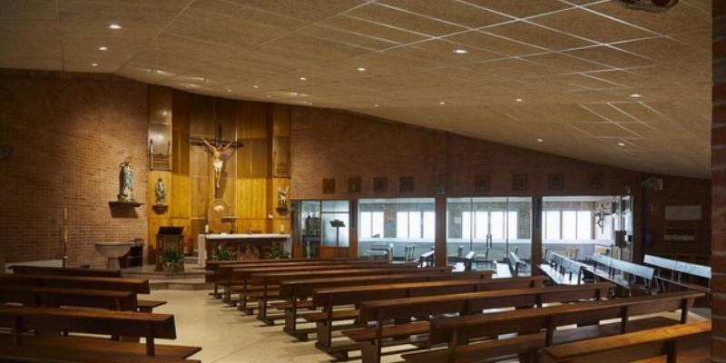 Gabriel Benedicto administra el sacramento de la Confirmación en Santa Casilda