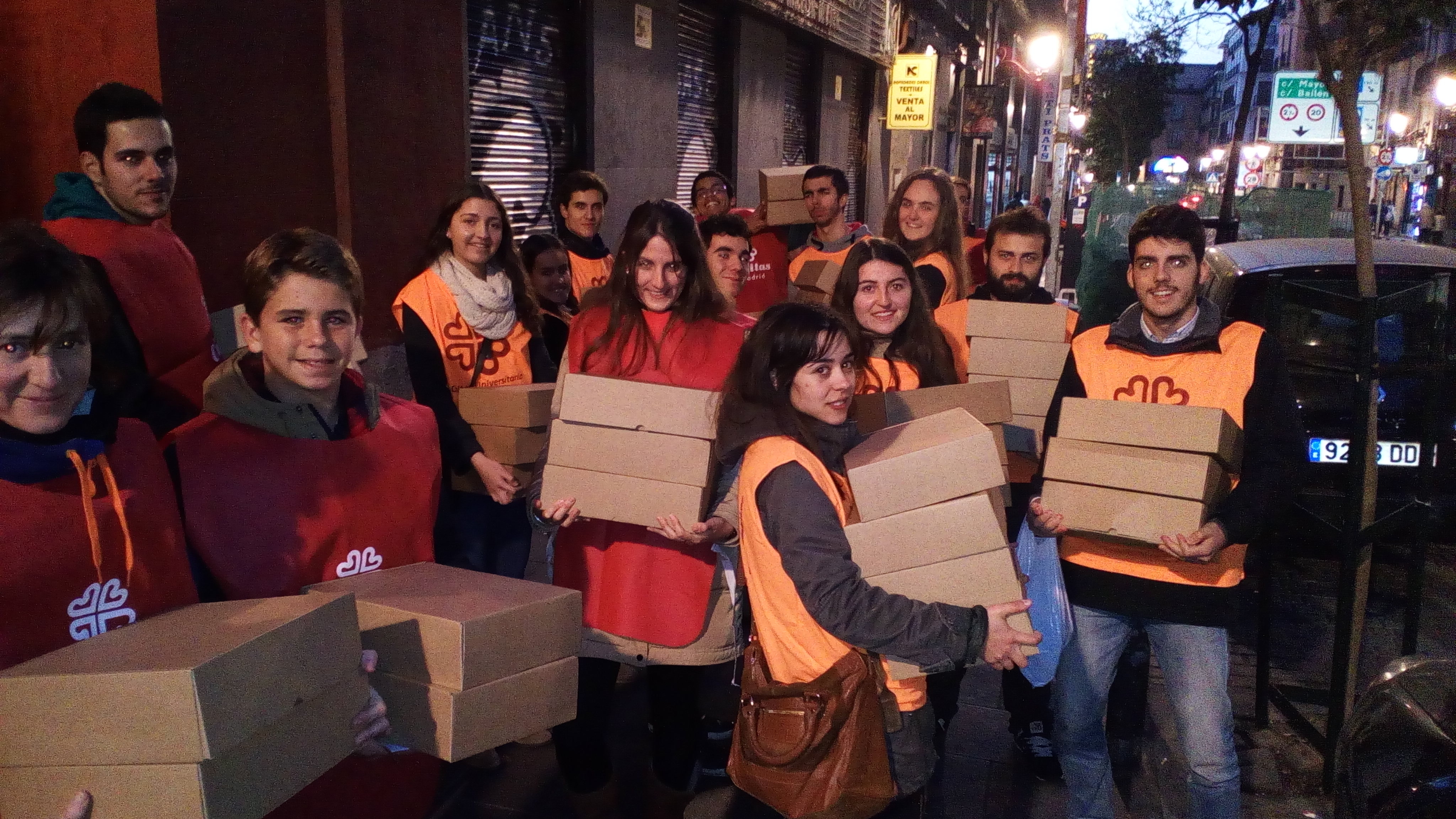 Cáritas Universitaria sale a la calle para que no haya 'Nadie sin cenar en Nochebuena'