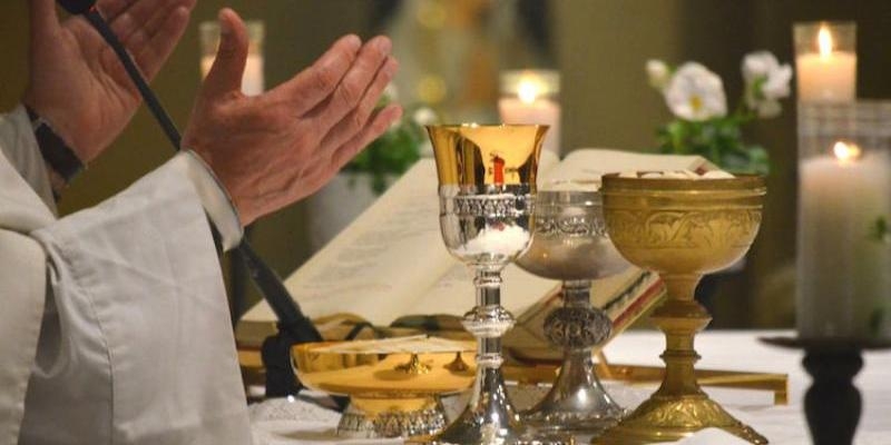 El cardenal preside una Eucaristía de acción de gracias por las bodas de oro del padre Echevarría, osst