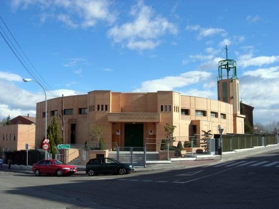 Rastrillo navideño benéfico en la parroquia de la Anunciación de Pozuelo