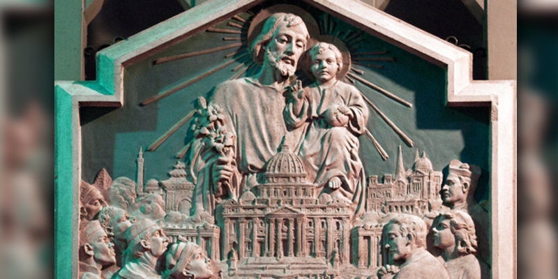 El párroco de Santísimo Cristo de la Victoria imparte hoy la bendición con el Santísimo desde la torre del templo