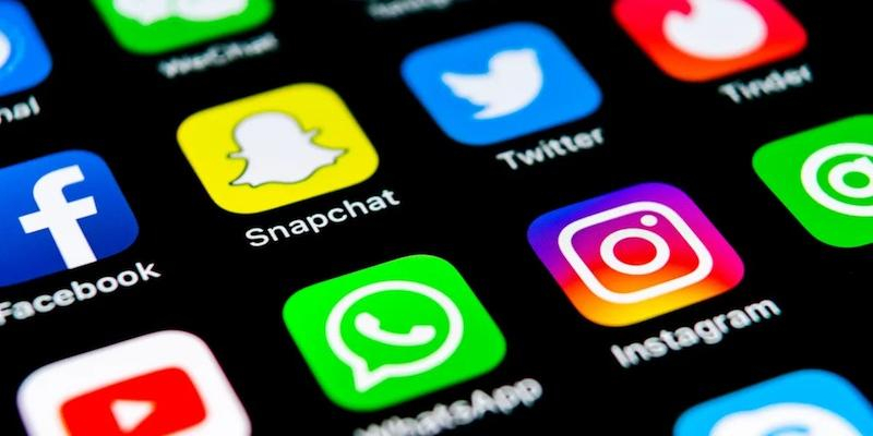 Asunción de Nuestra Señora de Torrelodones convoca una mesa redonda sobre redes sociales y juventud