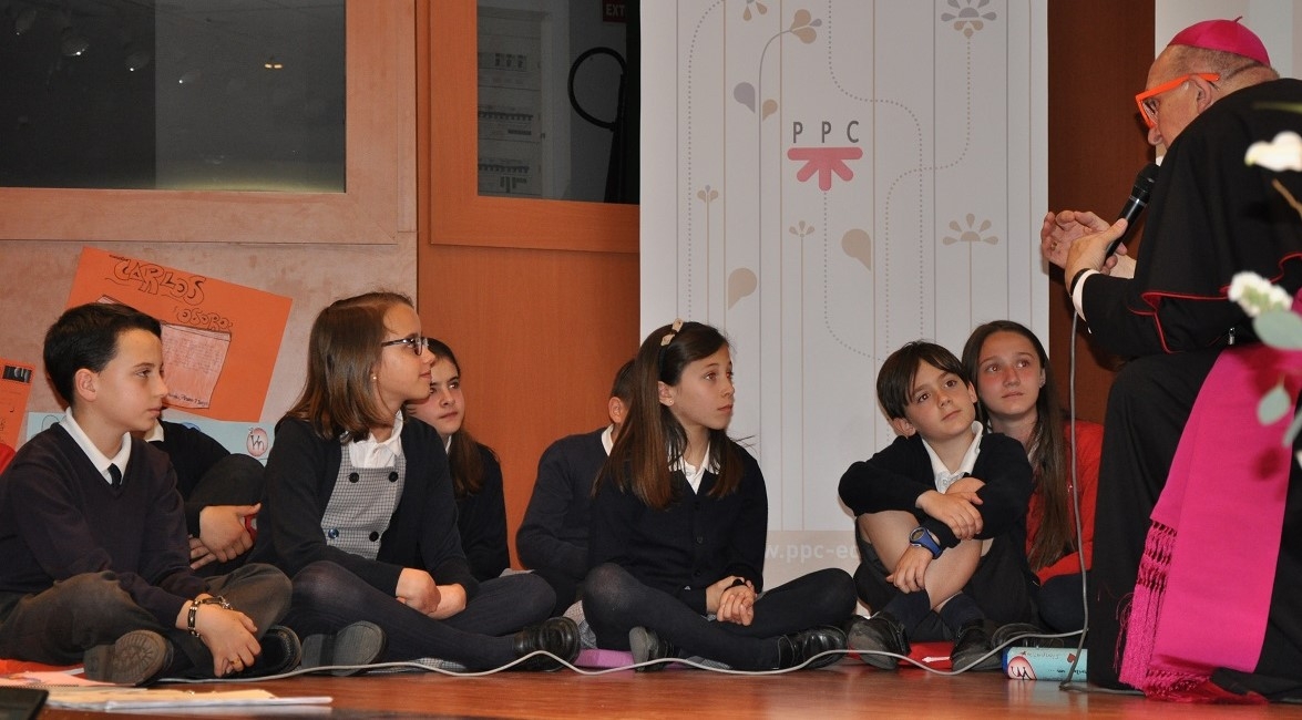 Amor, entrega y alegría: la receta de monseñor Osoro a los niños para cambiar su entorno