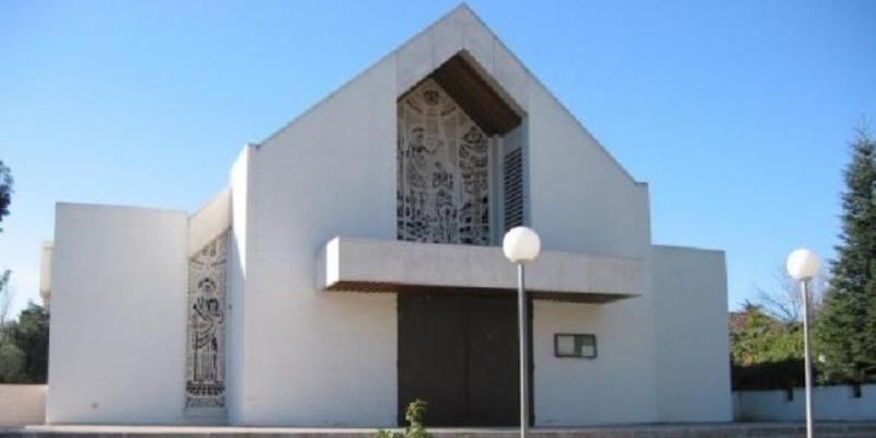 Un grupo de jóvenes de Bautismo del Señor reciben este sábado el sacramento de la Confirmación