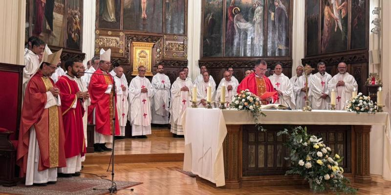 El cardenal José Cobo invita al nuevo rector del Seminario, Antonio Secilla, a servir y a formar a los futuros sacerdotes «con amor y alegría»
