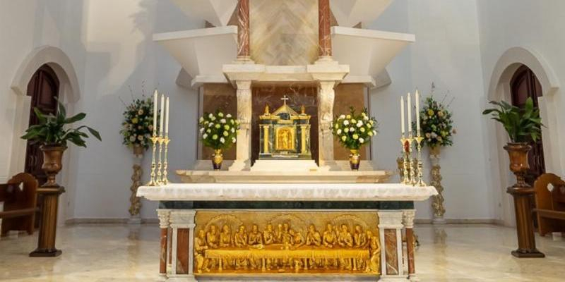 Santísimo Corpus Christi de Las Rozas celebra el Corpus Christi con una Misa solemne con minerva