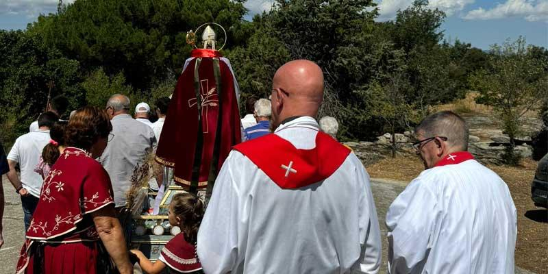 Sieteiglesias celebra a San Blas con Eucaristía y procesión: «Junto a Cristo siempre florece la vida»