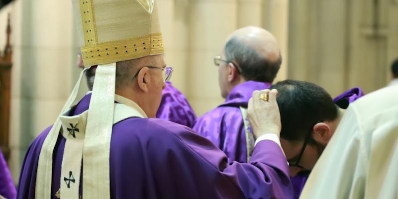 El cardenal Osoro inaugura la Cuaresma con una Misa en la catedral en el Miércoles de Ceniza