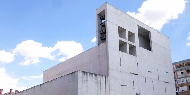 Monseñor Santos Montoya administra este sábado el sacramento de la Confirmación en Santísima Trinidad de Collado Villalba