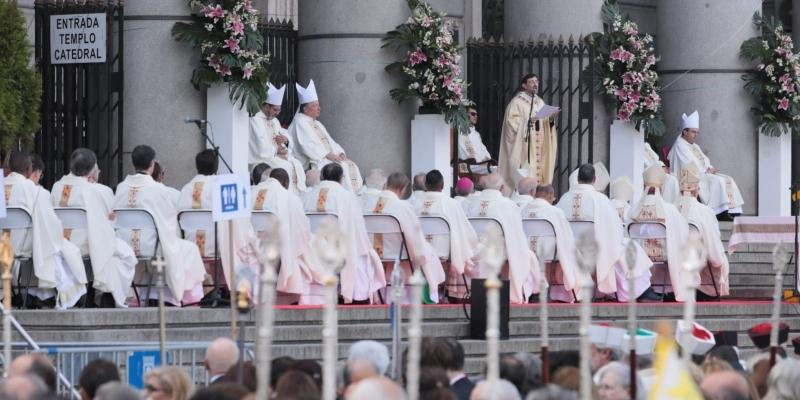 El cardenal José Cobo: «Que la Virgen de la Almudena, Madre del encuentro, nos enseñe a evangelizar lo que nos une y lo que nos distingue»