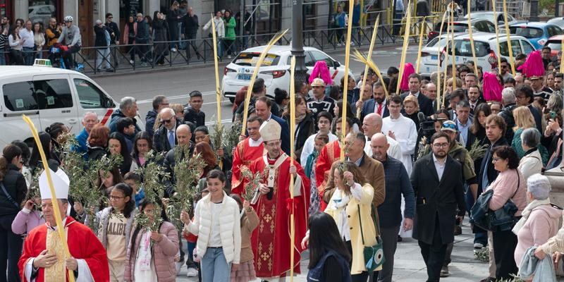 El cardenal Cobo, en el Domingo de Ramos: «Nuestra Semana Santa es nombrar nuestras heridas y llevarlas a su Cruz para que Cristo las transforme»