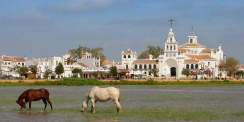 Santa Genoveva Torres Morales de Majadahonda inaugura el curso pastoral con una peregrinación de jóvenes al Rocío