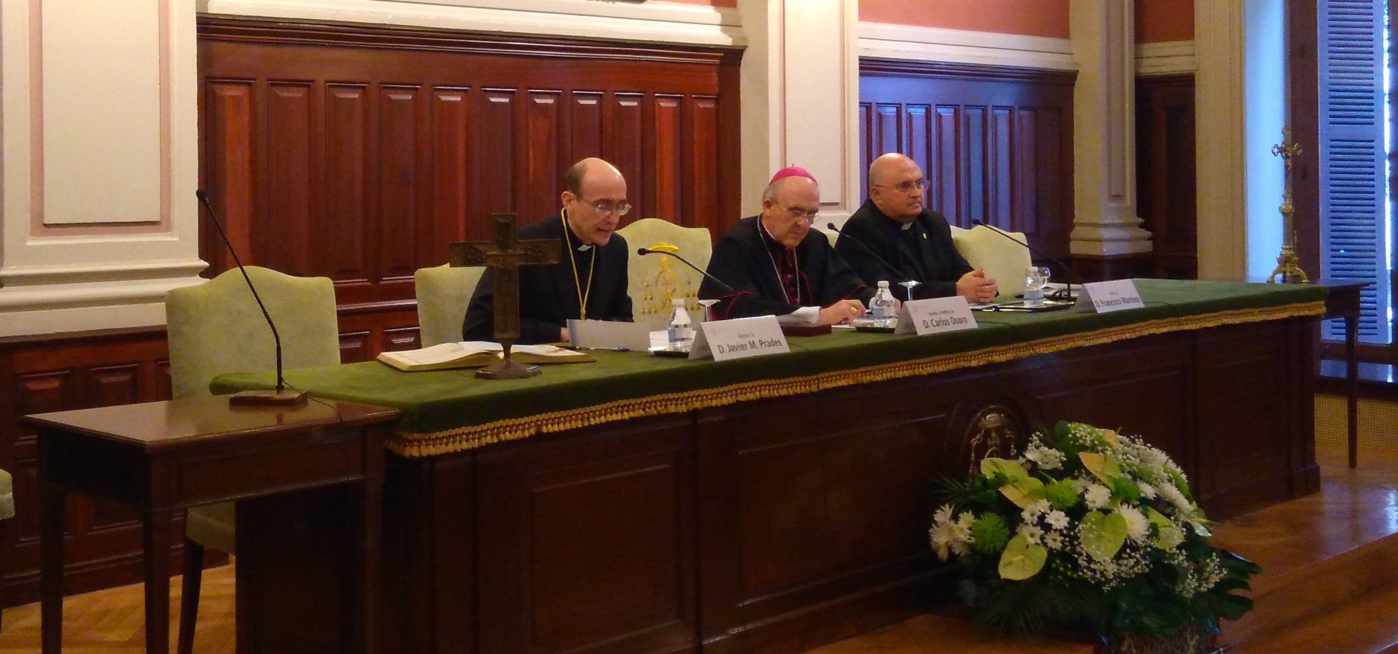 El prelado, en la UESD: «Santo Tomás ofrece un valioso modelo de armonía entre razón y fe»