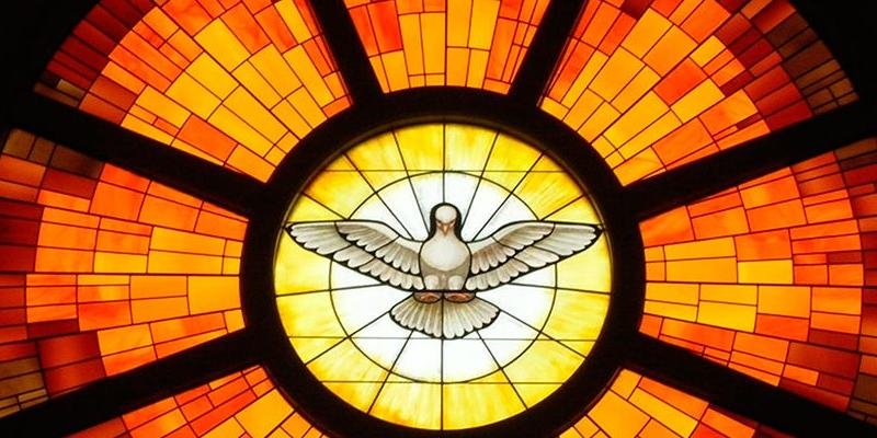 El vicario episcopal de la VIII imparte el sacramento de la Confirmación en San Gabriel Arcángel