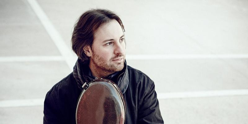 Josetxu Obregón interpreta 'Celloevolution' en la iglesia de Santo Domingo de Prádena del Rincón