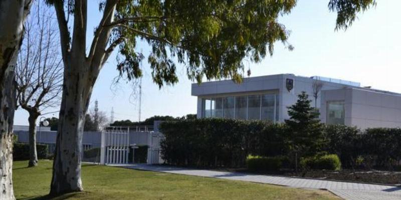 El vicario episcopal de la VII administra el sacramento de la Confirmación en el Colegio Nuestra Señora de Schoenstatt