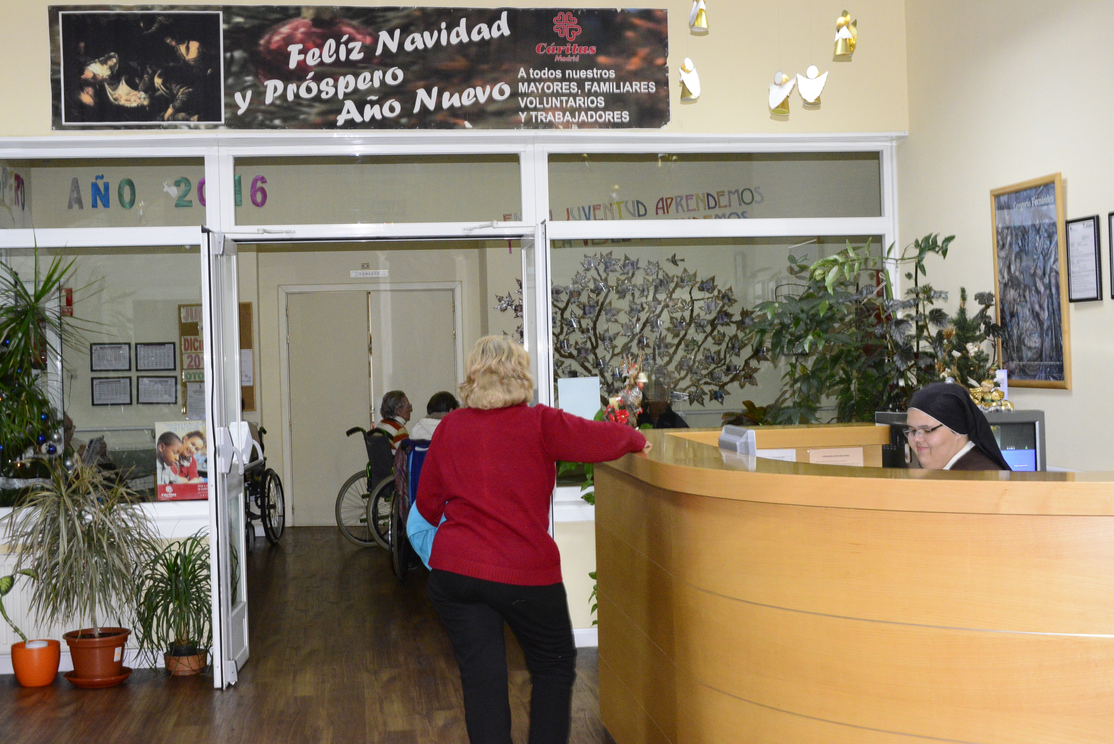 Cena de Nochebuena en la Residencia de Mayores de Cáritas Madrid