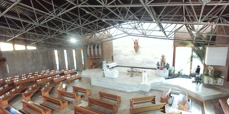 Juan Carlos Merino administra este sábado el sacramento de la Confirmación en Santa María de la Merced de Las Rozas