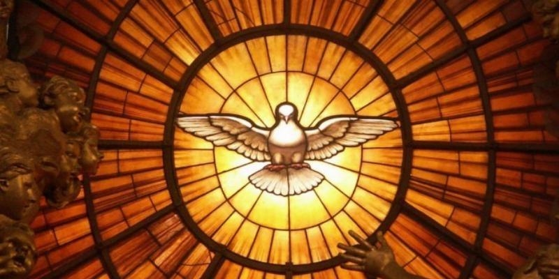 Monseñor Martínez Camino imparte el sacramento de la Confirmación en Buen Suceso