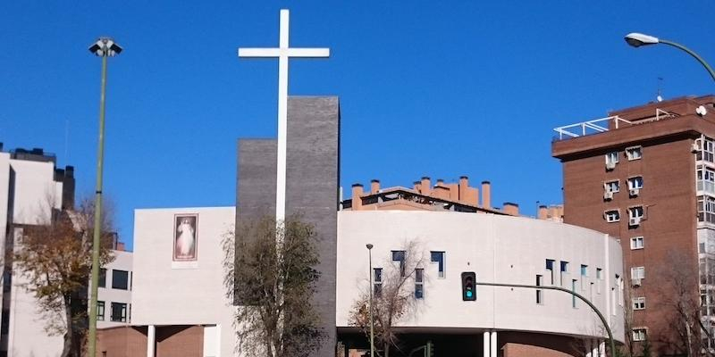 Juan Pedro Gutiérrez preside una Eucaristía con sacramento de la Confirmación en Santos Inocentes