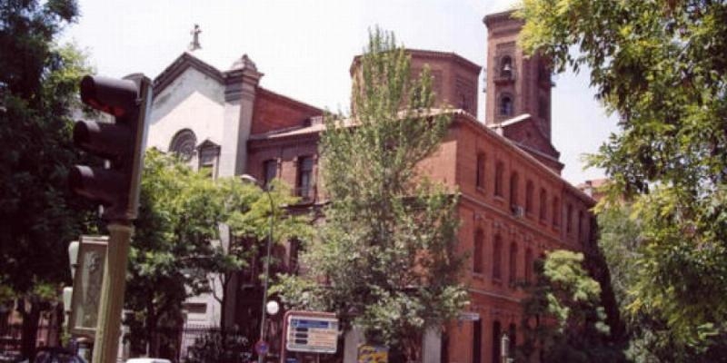 El cardenal Carlos Osoro visita a  los sacerdotes de la residencia sacerdotal San Pedro