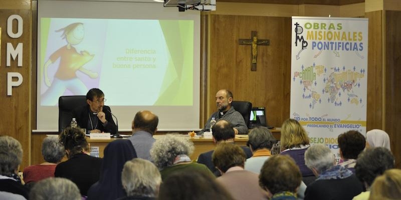 Monseñor José Cobo preside una mesa redonda con testimonios misioneros