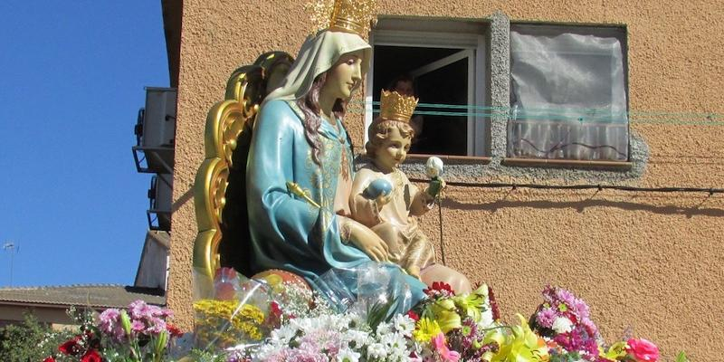 Canencia inaugura las fiestas patronales en honor a Santa María del Castillo con el traslado de la imagen de la Virgen a su ermita