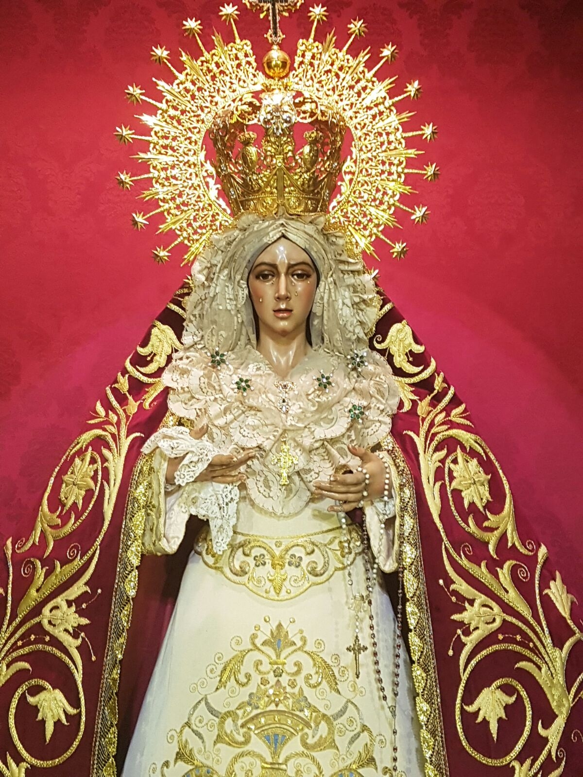 La Hermandad del Gran Poder y Esperanza Macarena inaugura un servicio de atención a sus miembros