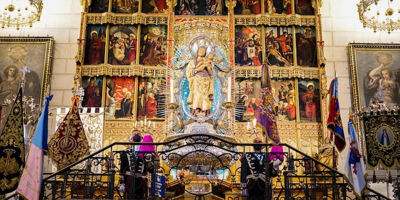 Un centenar de hermandades acompañan a la Real Esclavitud de Santa María la Real de la Almudena en su fiesta titular