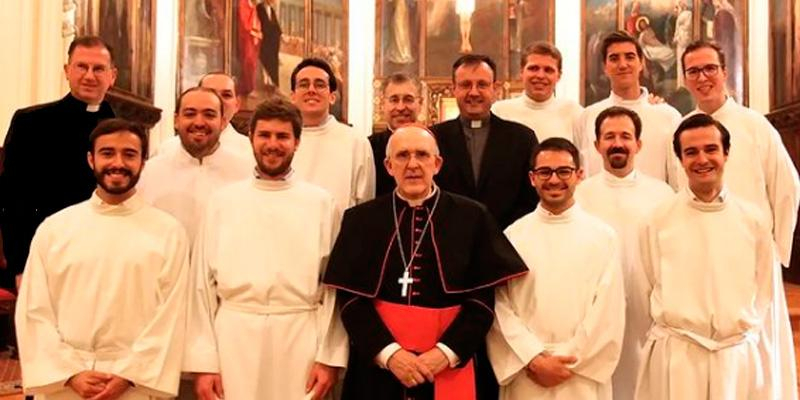 La Iglesia confirma la vocación sacerdotal de doce nuevos seminaristas: «Sé sacerdote y ya verás cómo sale todo»