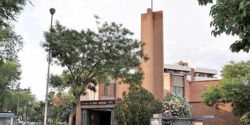 Monseñor José Cobo inaugura en Santa María Magdalena la visita pastoral a la Vicaría I