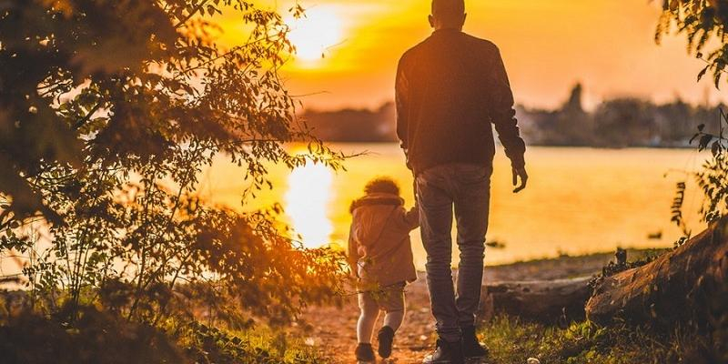 Eduardo Navarro imparte en Nuestra Señora del Buen Suceso una charla sobre la paternidad