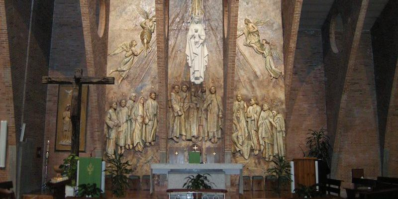 El vicario episcopal de la I administra el sacramento de la Confirmación en Espíritu Santo y Nuestra Señora de la Araucana