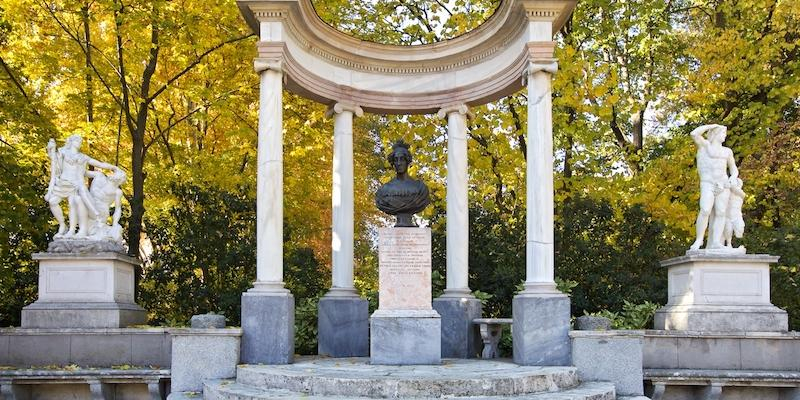 La Fundación Maior inaugura las actividades culturales de este curso pastoral con una visita al parque del Capricho