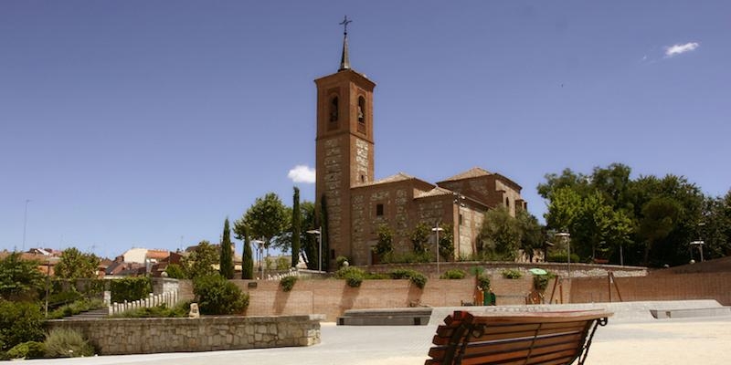 El vicario episcopal de la VII preside la toma de posesión del párroco de San Miguel Arcángel de Las Rozas