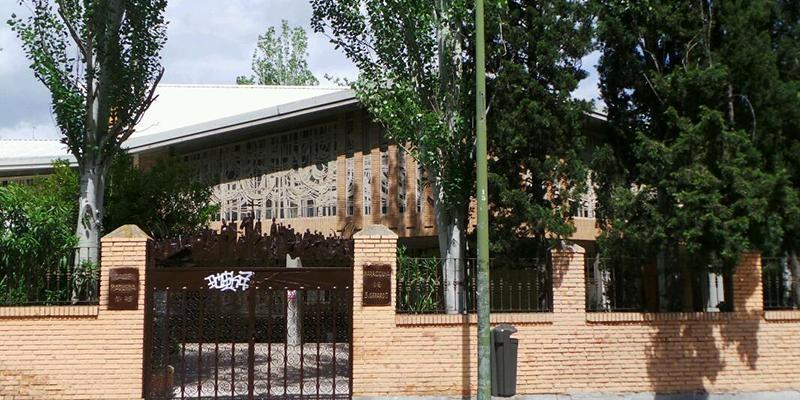 Gabriel Benedicto administra el sacramento de la Confirmación en San Gerardo María Mayela