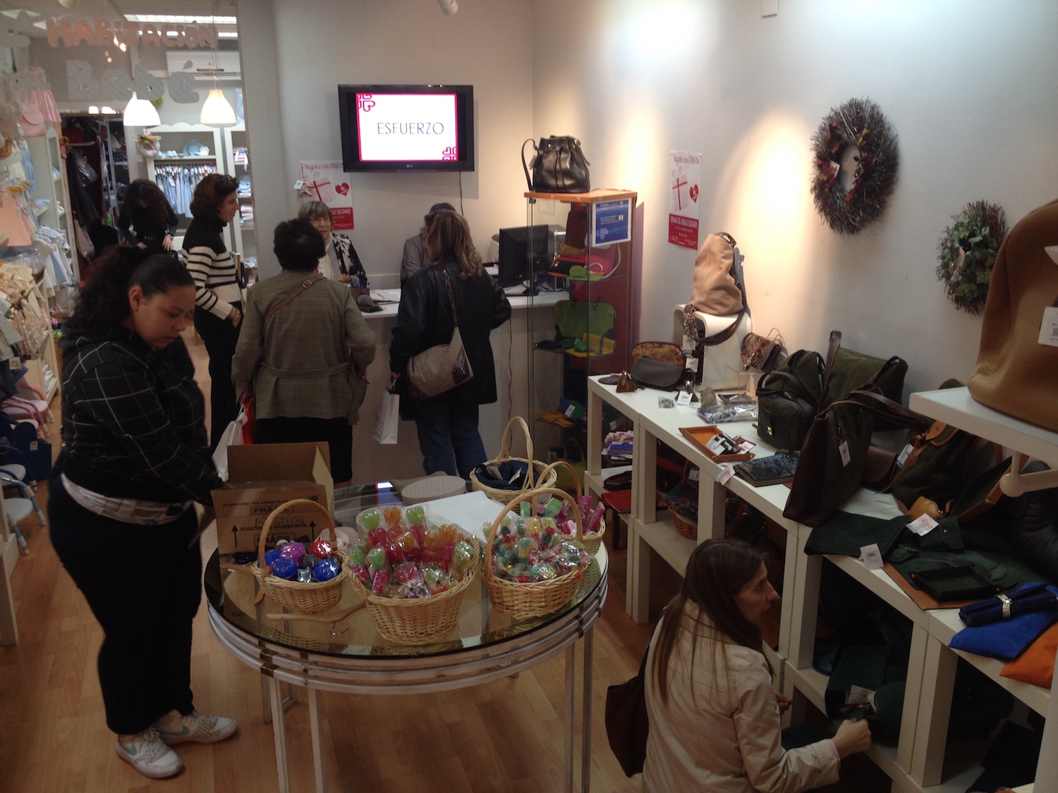 En Navidad, colabora con Cáritas haciendo ¡regalos solidarios! de su tienda