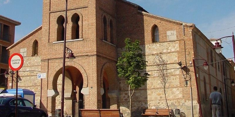 Juan Carlos Vera presenta al párroco de San Sebastián Mártir en San Sebastián de los Reyes