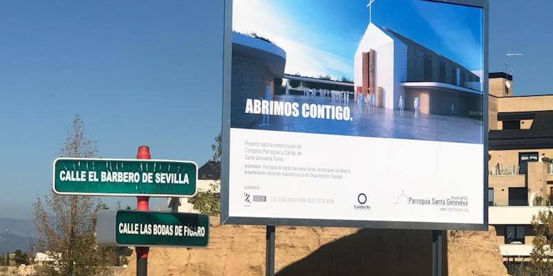 David Benítez bendice el terreno donde se construirá el nuevo templo parroquial de Santa Genoveva Torres Morales