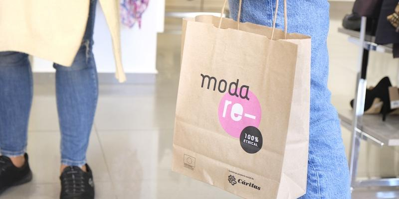 La moda solidaria y reciclada de Cáritas Diocesana de Madrid se toma un respiro hasta septiembre