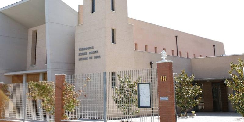 El padre Ángel Camino preside una Misa con Confirmaciones en Santa María Madre de Dios de Tres Cantos