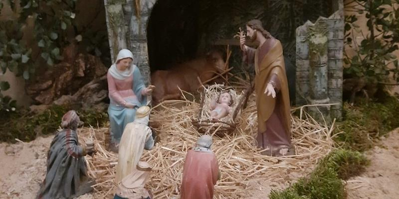 Los pequeños del barrio de Legazpi reciben la visita de los Reyes Magos en Santos Inocentes