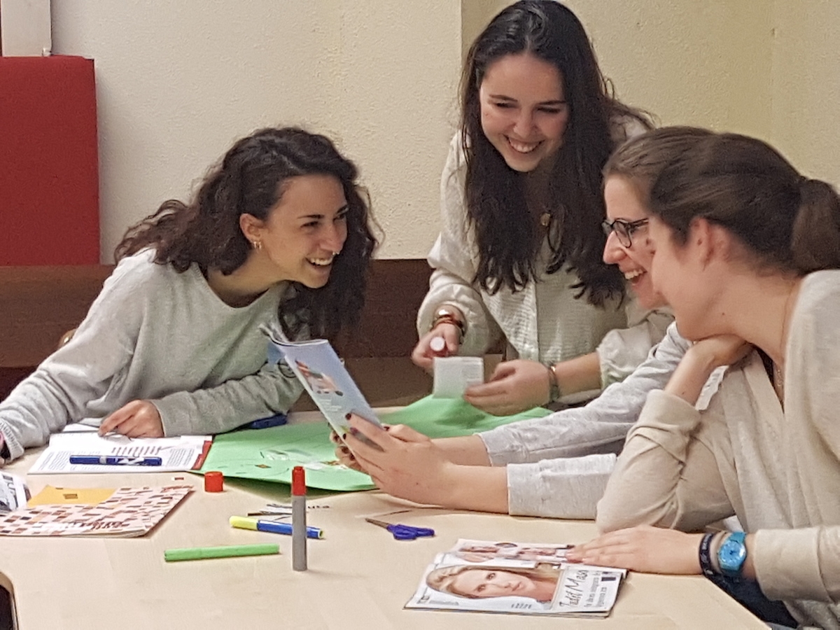 Los jóvenes de la parroquia de San Juan de Mirasierra conocen el ser y hacer de Cáritas Madrid