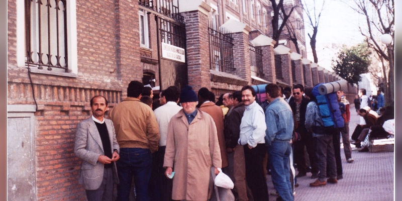 El comedor social de Martínez Campos atiende a más de 350 personas al día